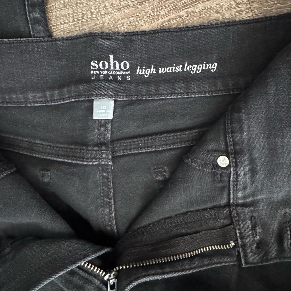 New York & Company Black High-Rise Distressed Straight Jeans - Picture 7 of 9